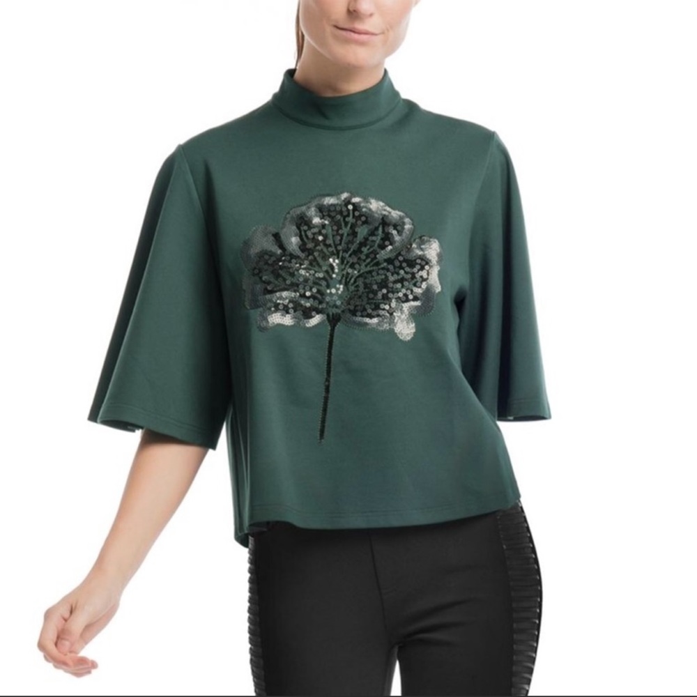 Gracia Spangle Flower Half Sleeve Top